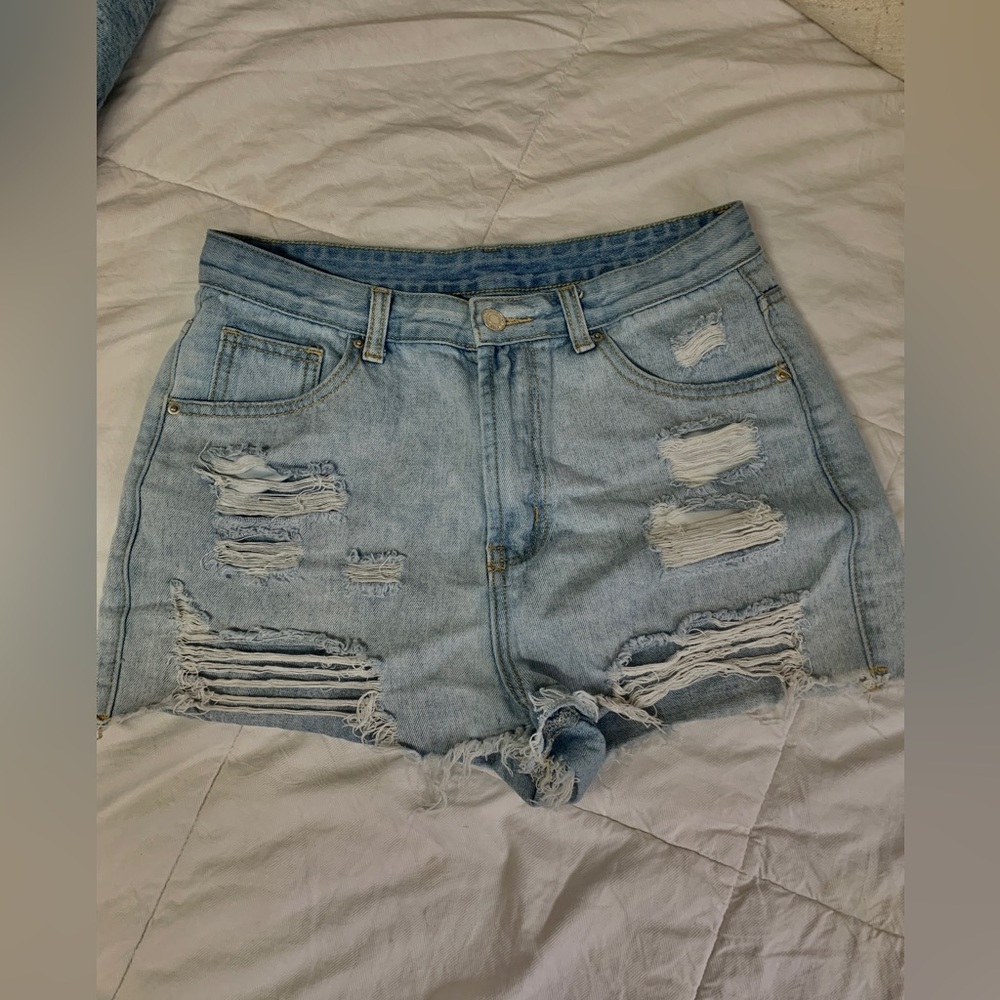 Cute women’s ripped denim shorts